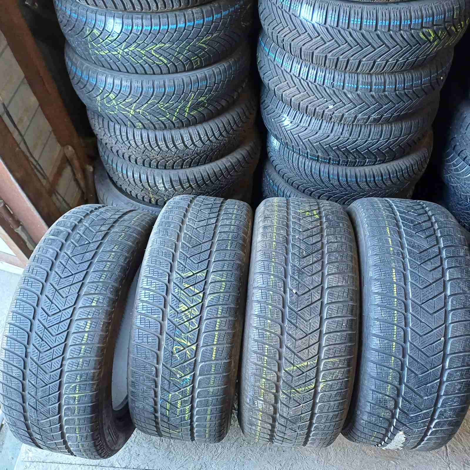 Pirelli Scorpion winter 255/55R18